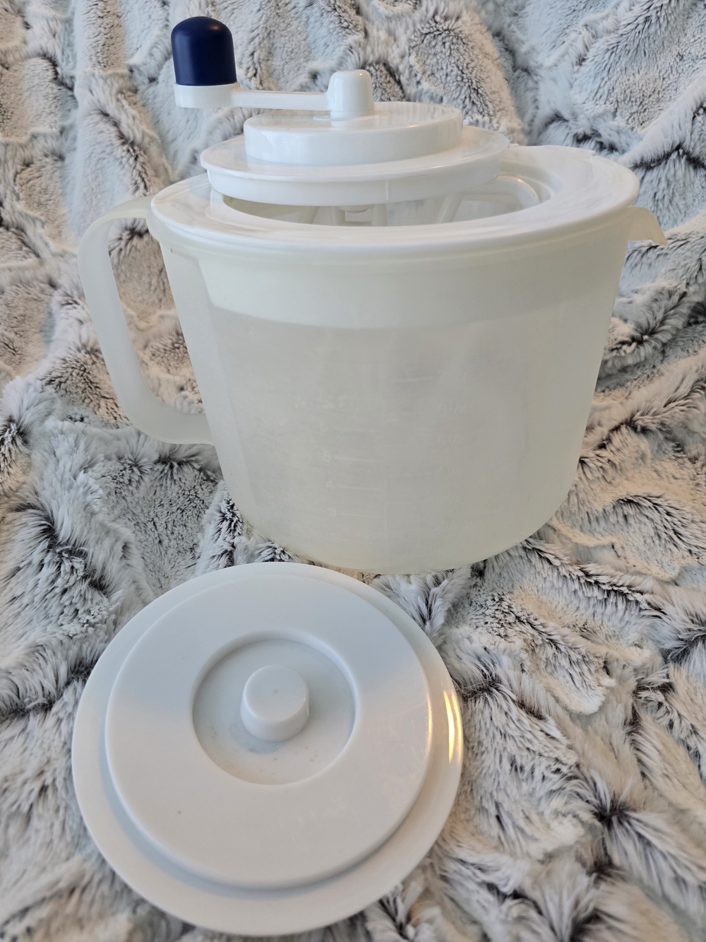 Tupperware 8 Cup Mix & Store Set